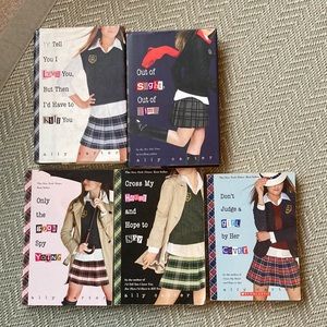 Set of 5 Ally Carter books